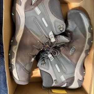 Womens’ size 11 Keen Targhee hiking boots